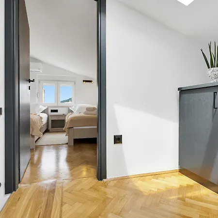 Sanja - Exklusiv Makarska